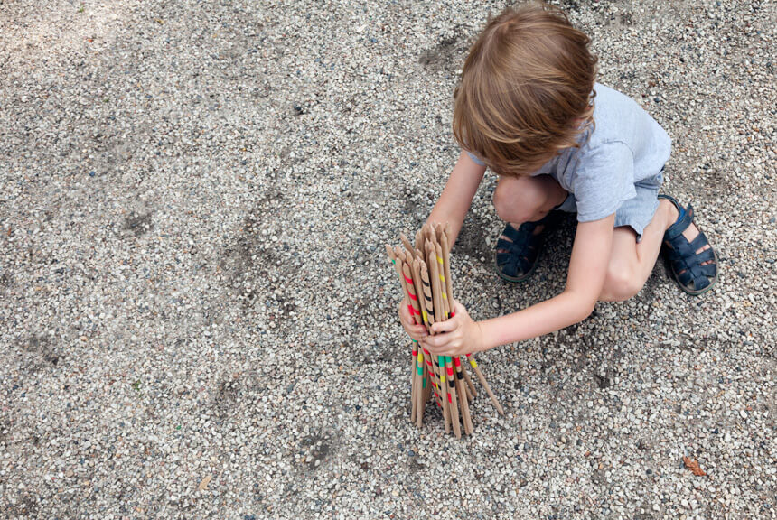 DIY Spiele mit Kindern im Sommer basteln - Riesenmikado