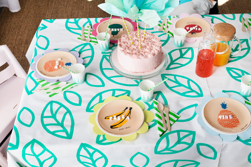 Tischdeko zur Kinderparty basteln: Flower Pops Partytisch